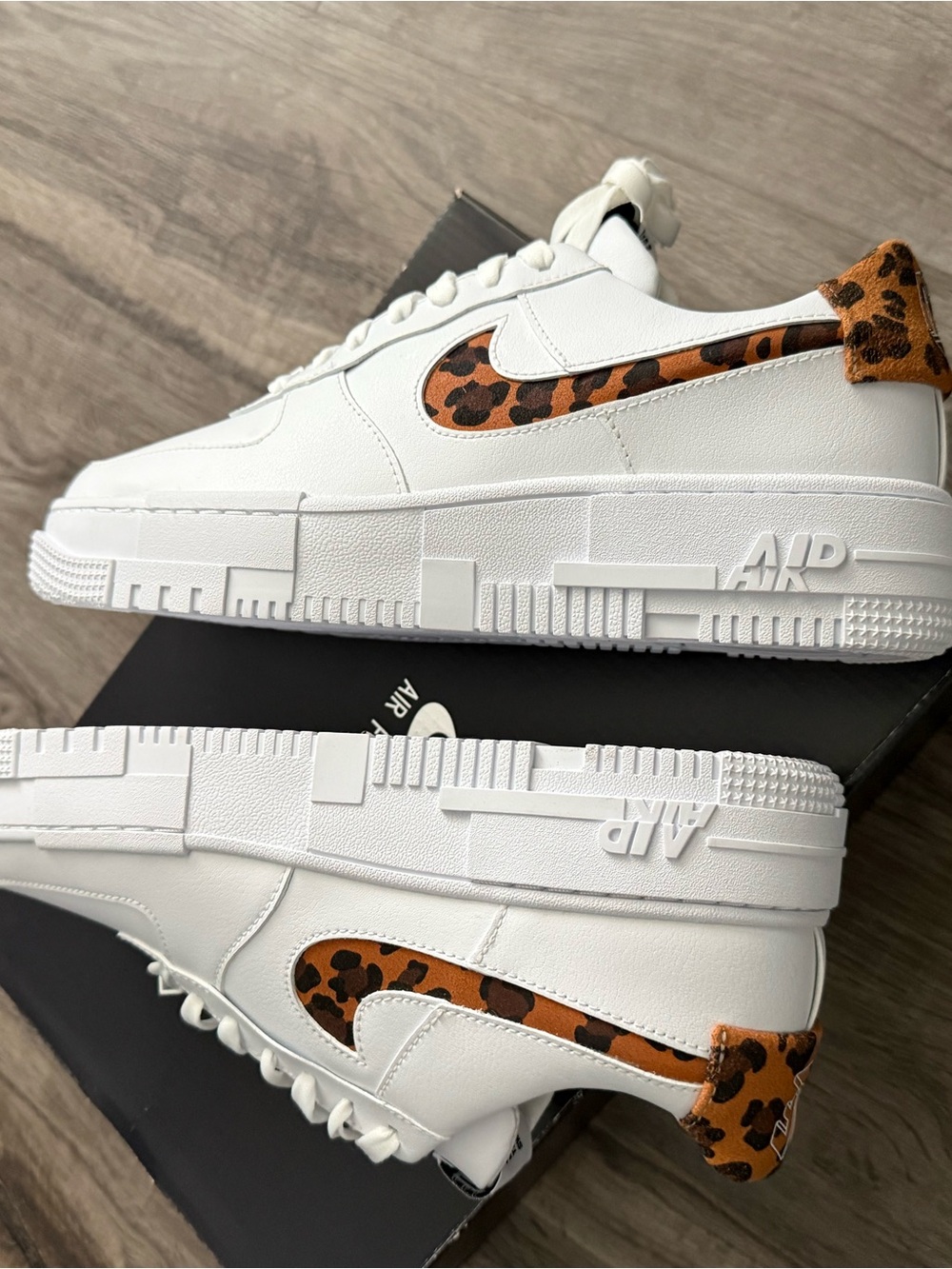 Nike Women's AIR FORCE 1 PIXEL SE, NEW NEVER WORN with Leopard Print Accent - Picture 7 of 14